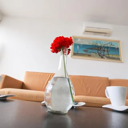 How To Rent Your Own Private Luxury Holiday For Less Than Basic Hotel, 1211