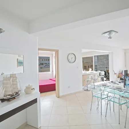 How To Rent Your Own Private Luxury Holiday For Less Than Basic Hotel, 1211 Villa *