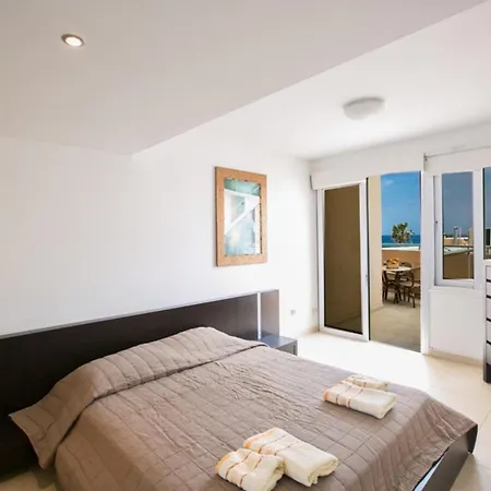 How To Rent Your Own Private Luxury Holiday For Less Than Basic Hotel, 1211 Villa