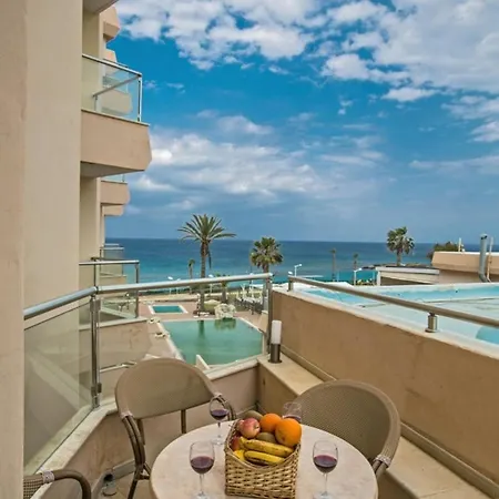 How To Rent Your Own Private Luxury Holiday For Less Than Basic Hotel, 1211