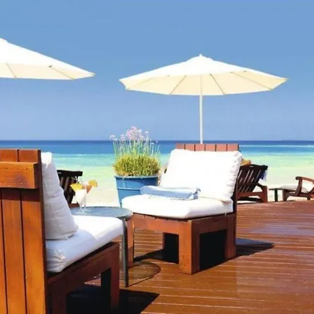 فيلة How To Rent Your Own Private Luxury Holiday For Less Than Basic Hotel, 1211 *