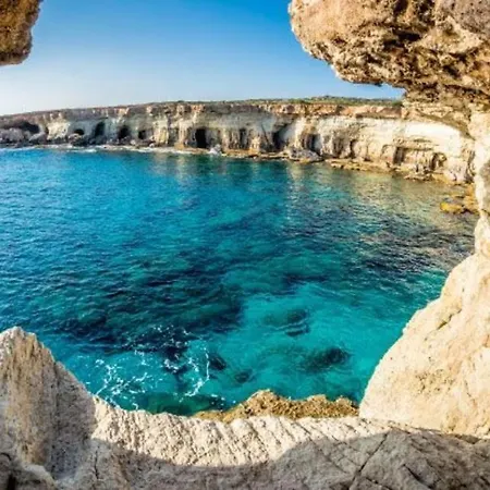 How To Rent Your Own Private Luxury Holiday For Less Than Basic Hotel, 1211