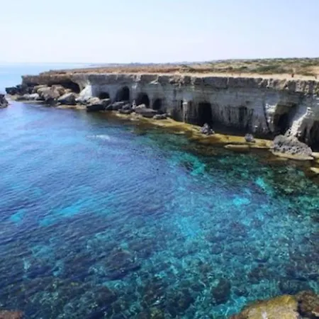 فيلة How To Rent Your Own Private Luxury Holiday For Less Than Basic Hotel, 1211 *