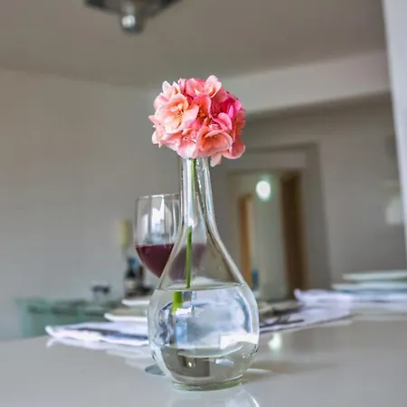 How To Rent Your Own Private Luxury Holiday For Less Than Basic Hotel, 1211 * بروتاراس