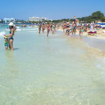 How To Rent Your Own Private Luxury Holiday For Less Than Basic Hotel, 1211