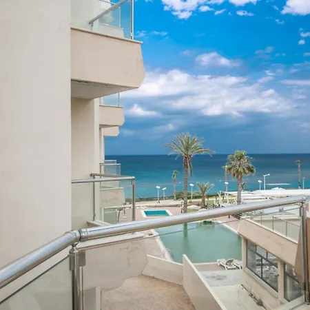 How To Rent Your Own Private Luxury Holiday For Less Than Basic Hotel, 1211 Villa